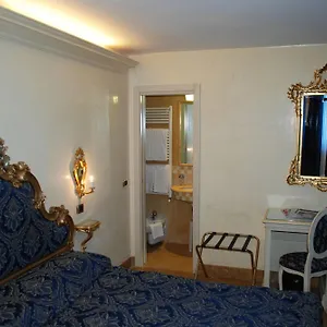https://hotel-dependance-vecellio.hotelslidodijesolo.com