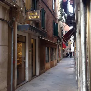 https://hotel-astoria.hotelslidodijesolo.com